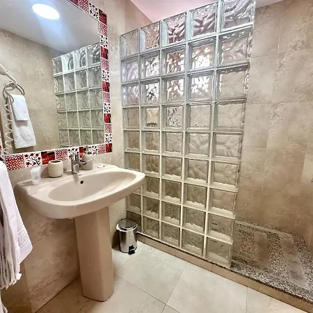 Gem - Sea Views - Walk To Everything Apartment